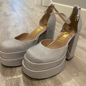 BRAND NEW NOKWOL SPARKLE SHOES SIZE 8